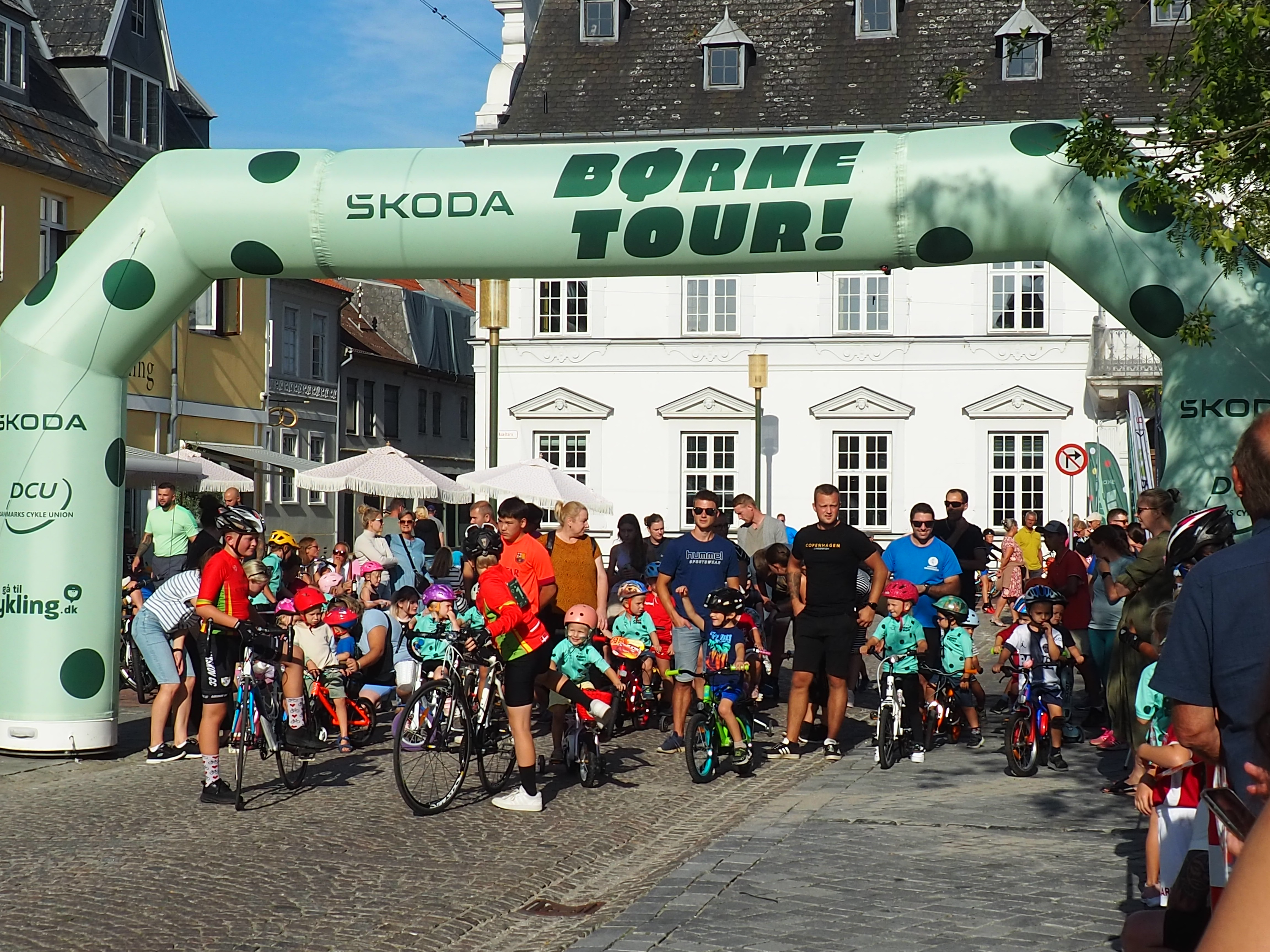 Foto: Børn står klar i startområdet på Axeltorv 